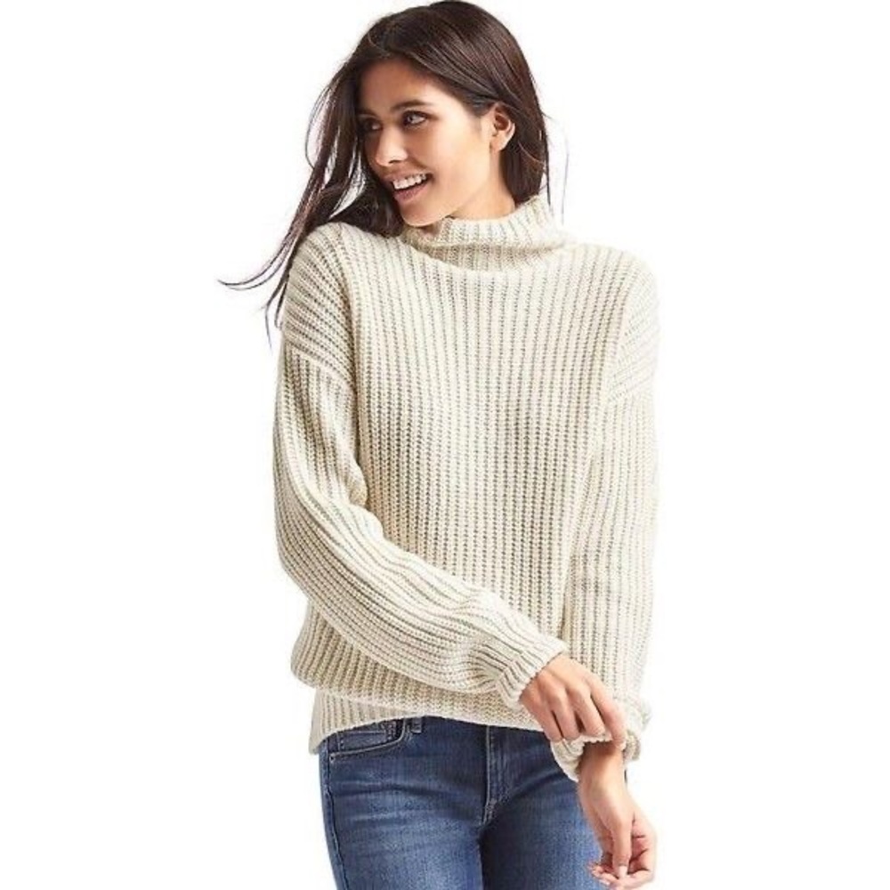 KNITTED SWEATER